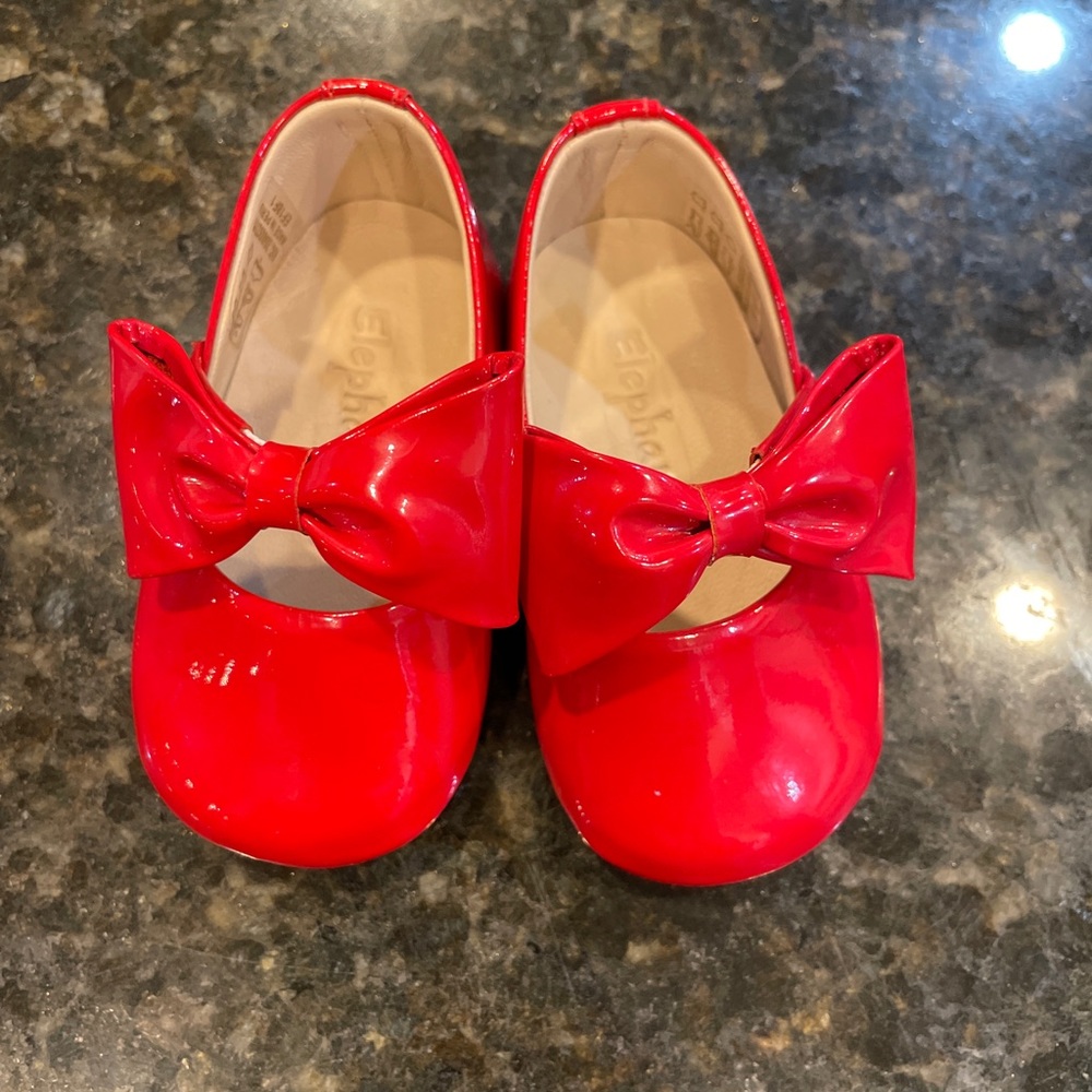 Red Elephantito baby shoes! Precious & perfect for the holiday season!❤️
